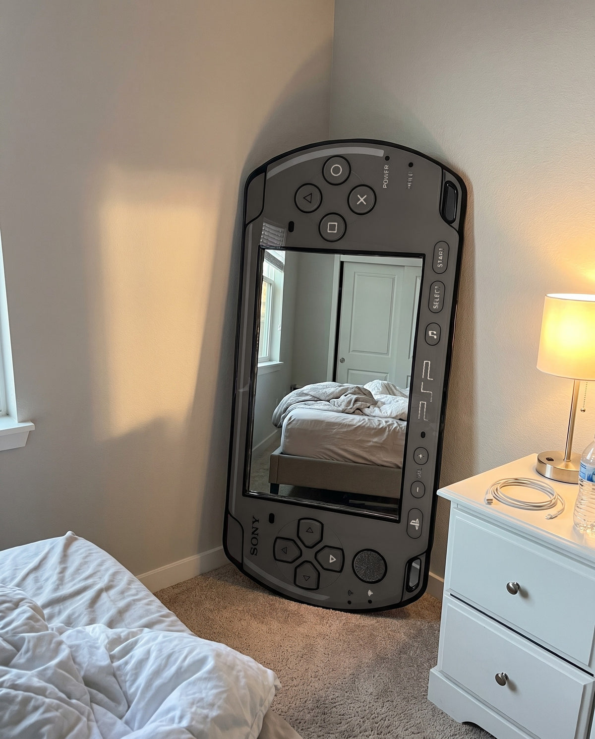 Gamer Mirror – Black – bedroom corner