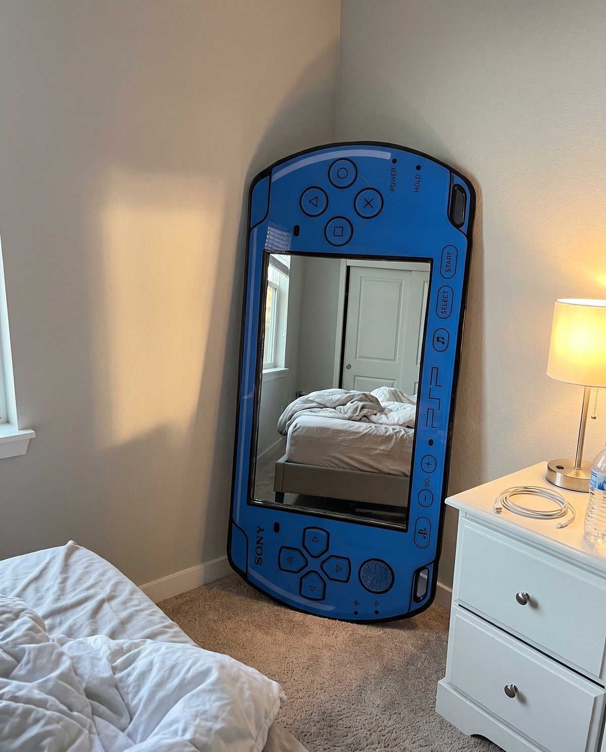 Gamer Mirror – Blue – bedroom corner