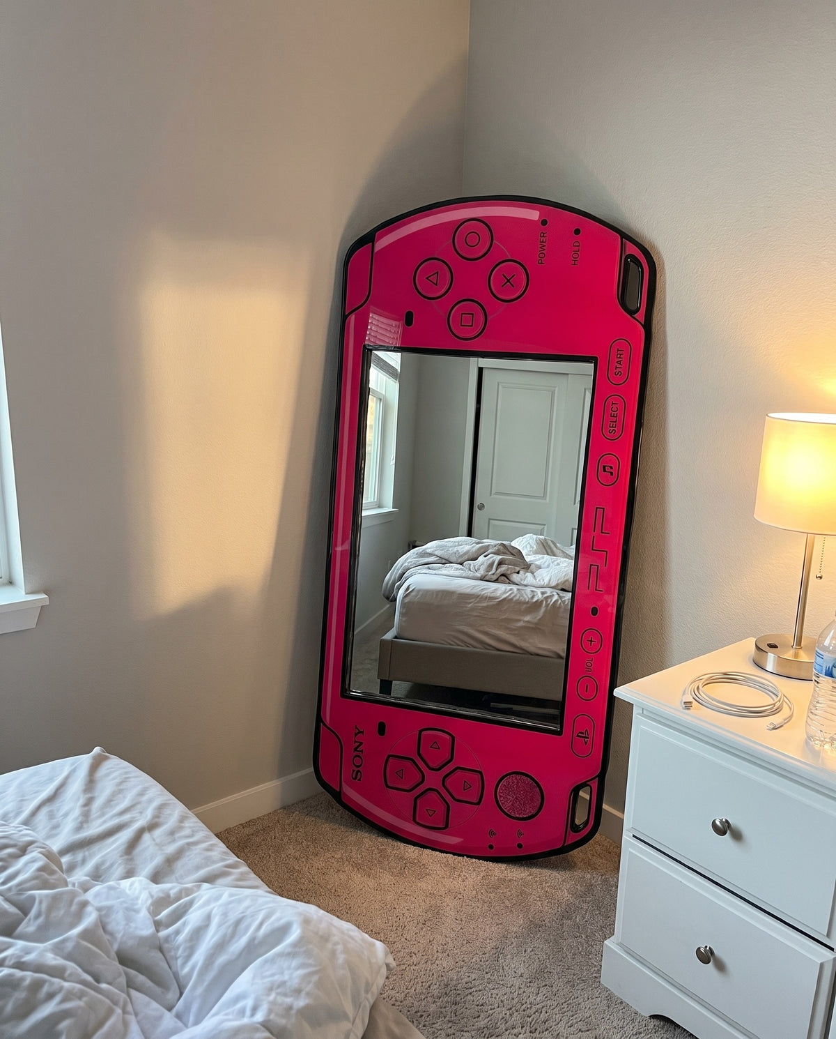Gamer Mirror – Pink – bedroom corner